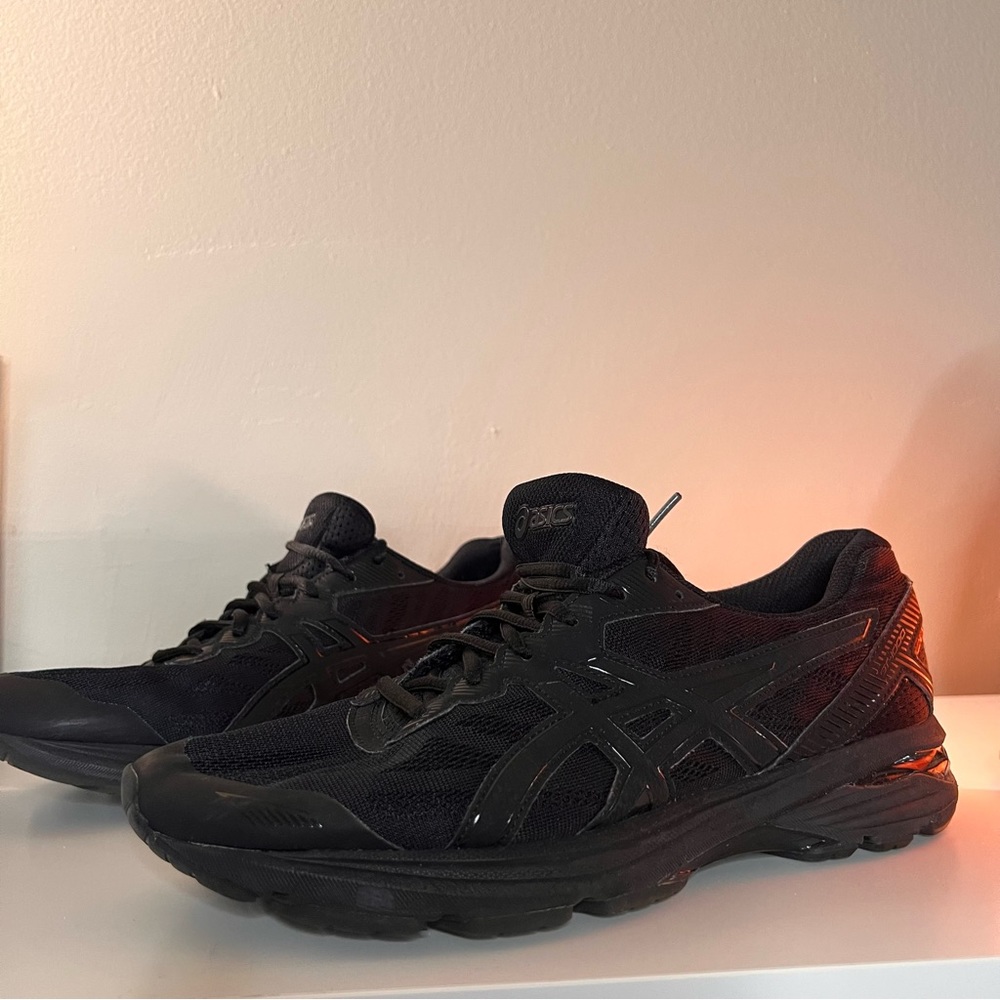 ASICS Black Sneakers Size 10.5